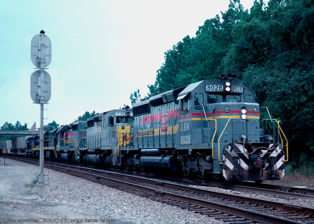 Louisville & Nashville SD40-2 #8028, leading Seaboard Coast Line train #320 is at track speed, with a friendly wave from the engineer 